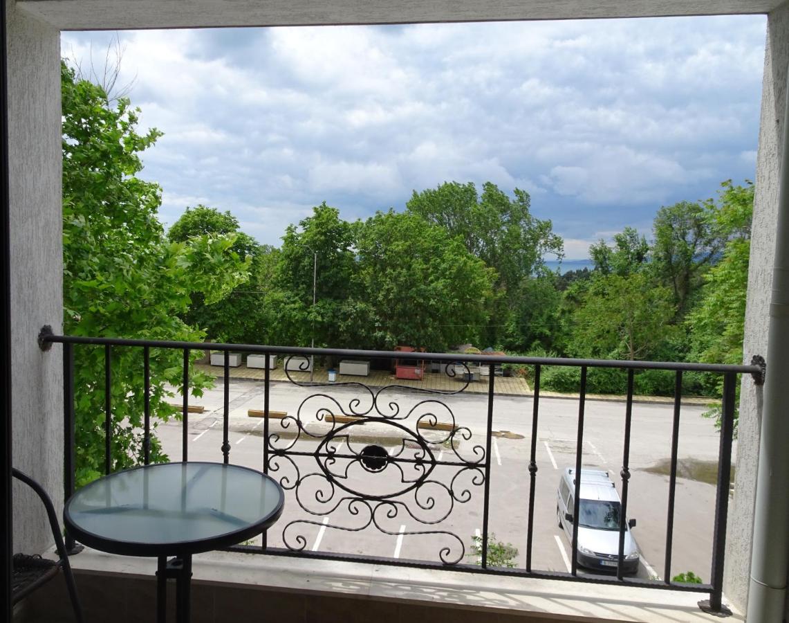 Private Apartments In White Rock Castle بالشيك المظهر الخارجي الصورة