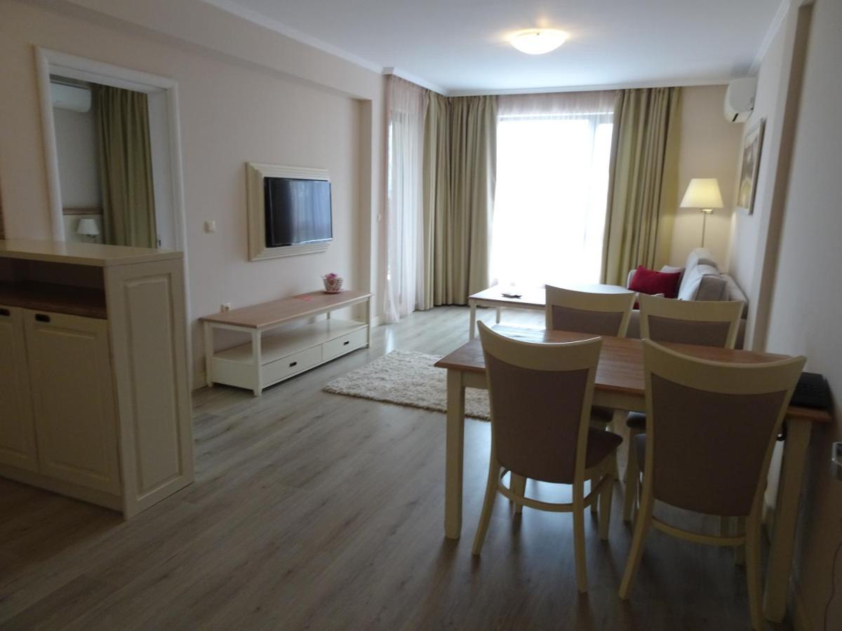 Private Apartments In White Rock Castle بالشيك المظهر الخارجي الصورة