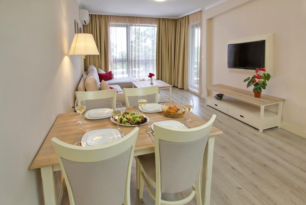 Private Apartments In White Rock Castle بالشيك الغرفة الصورة