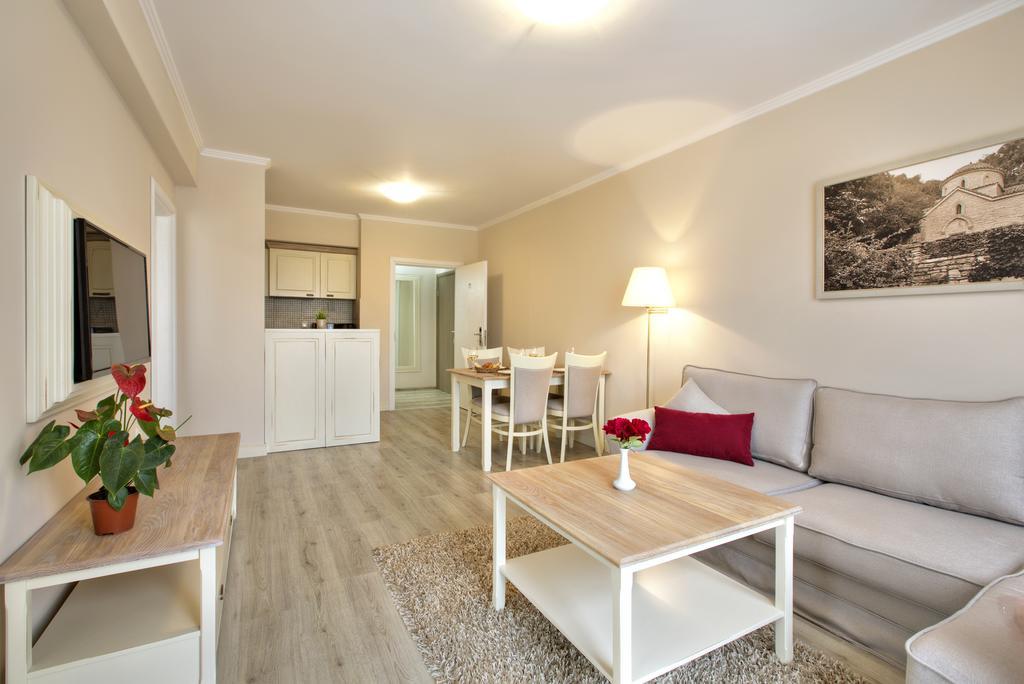Private Apartments In White Rock Castle بالشيك الغرفة الصورة