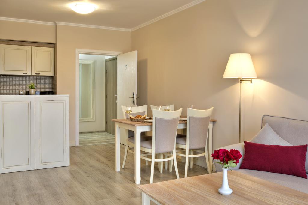 Private Apartments In White Rock Castle بالشيك المظهر الخارجي الصورة