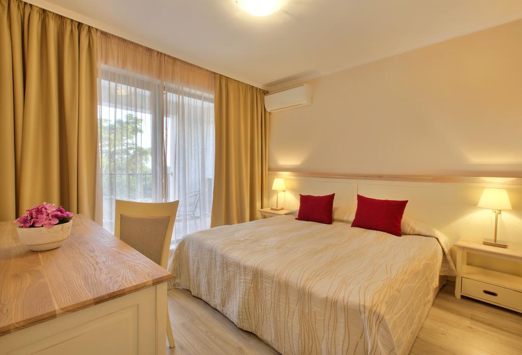 Private Apartments In White Rock Castle بالشيك الغرفة الصورة